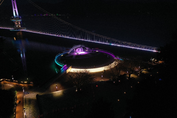 예당호 수변무대 준공사진(야간)