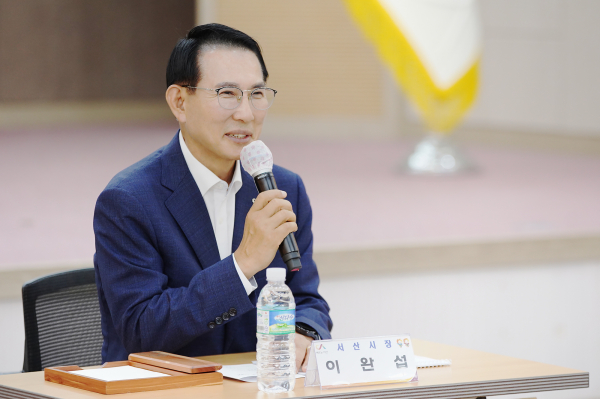 지난 19일 서산시청 대회의실에서 열린 중고등학교 학생대표 간담회 모습