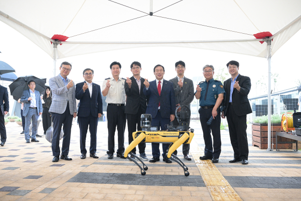 인공지능(AI) 자율주행로봇 ‘스팟(SPOT)’을 지자체 최초로 순찰에 투입