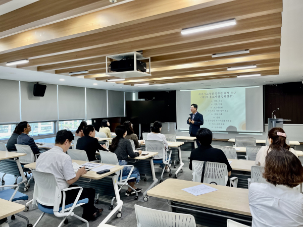 세종시교육청 직원들이 홍보역량 강화 연수에 참여하고 있다.