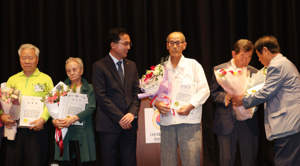 제27회 노인의 날 기념행사가 26일 가양동 선샤인호텔에서 개최됐다