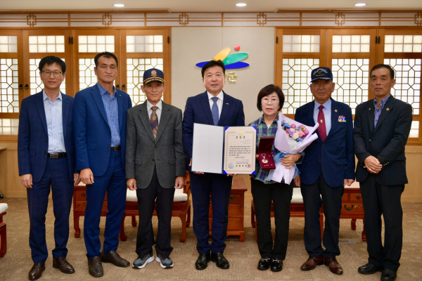 참전유공자 유가족 화랑무공훈장 전수 기념촬영