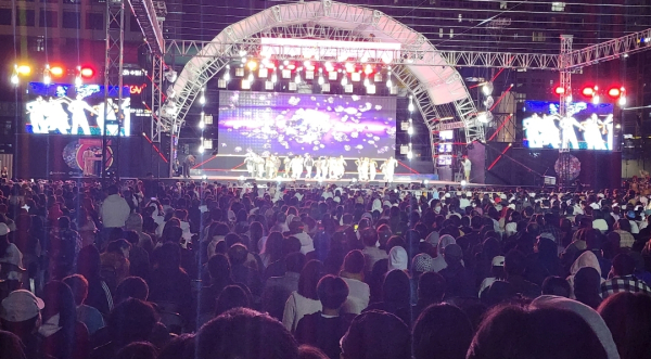 개막식에 참석한 시민들/사진=박동혁 기자