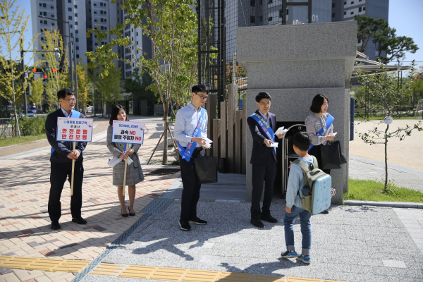 어린이 교통안전 캠페인 진행 모습
