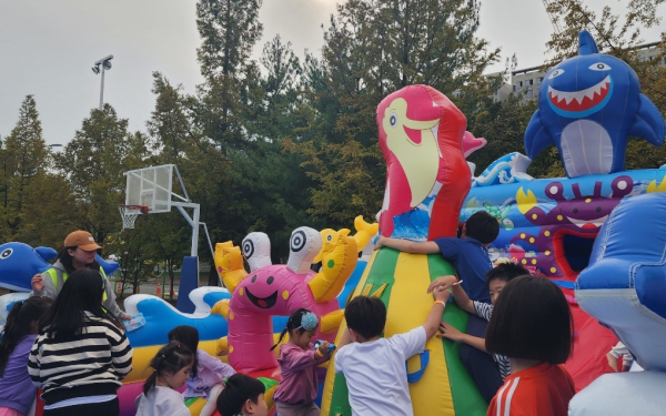 아이들로 붐비는 '어린이 놀이터'/사진=박동혁 기자