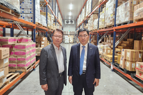 자연나라 물류창고를 방문한 김춘진 사장