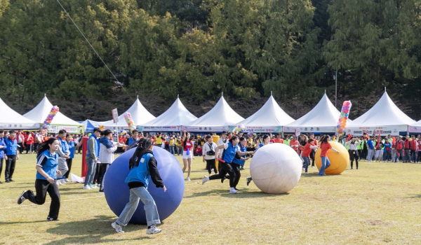 동 대항 협동 경기 진행 모습.