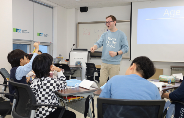 원어민 교수의 수업 진행 장면/순천향대 제공