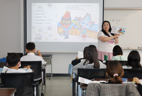 원어민 교수의 수업 진행 장면/순천향대 제공