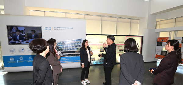 지난 16일 세종시의회와 충북도의회에서 각각 홍보관 견학 모습