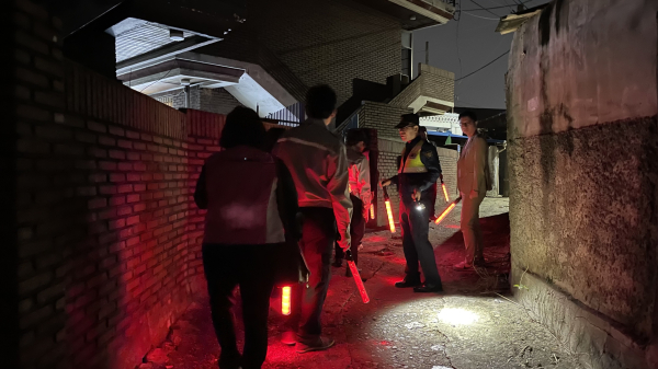 청소년 비행 우려 장소 순찰 진행 장면/천안동남경찰서 제공