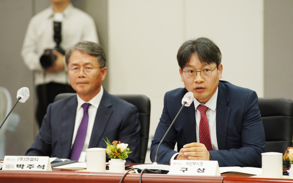 18일 충남도청 대회의실에서 열린 투자협약식에서 구상 서산시 부시장이 발언하는 모습