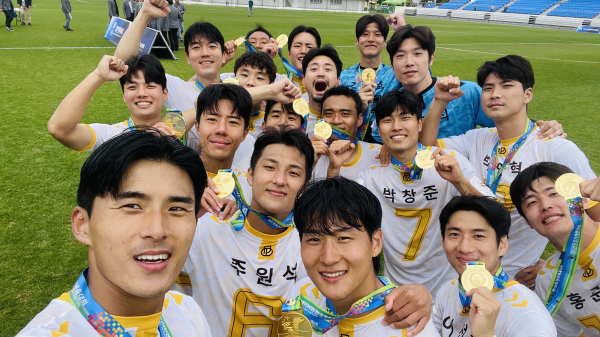 제104회 전국체육대회에서 우승한 당진시민축구단 선수들