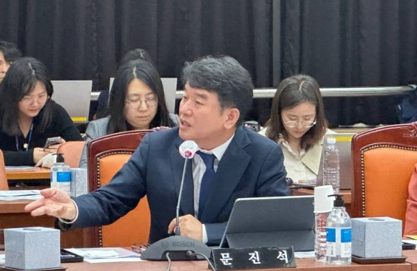 국정감사에서 질의하는 문진석 의원/의원실 제공