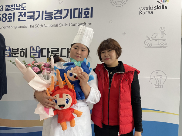 동메달(요리/대전생활과학고)백시율(우1) 동 유미희(백시율 모친)