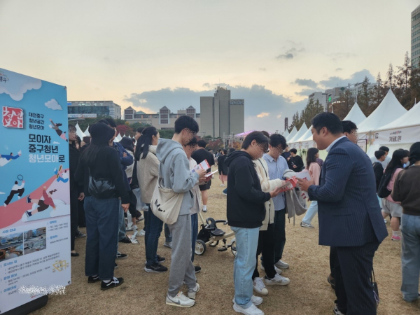지난 28일 서대전공원 대전 빵축제장에서 진행된 '청년모아' 홍보활동