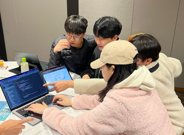 팀 프로젝트에 참여하고 있는 참가자들/순천향대 제공