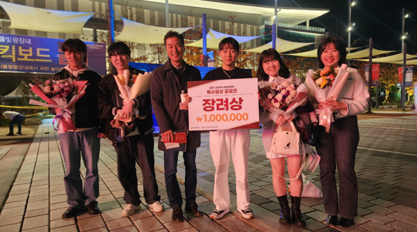 특수영상제작과와 음향제작과 재학생들이 2023 대전특수영상영화제에서 장려상을 받고 기념사진