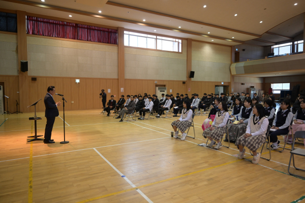 벨국제아카데미 특강에 나선 백성현 논산시장