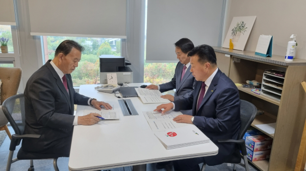 현안사항을 설명하는 최재구 예산군수