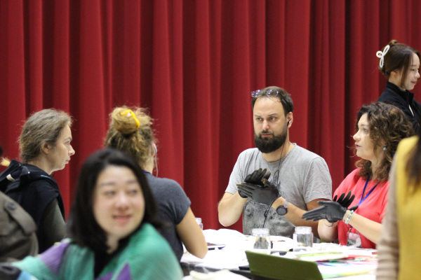 도라지를 활용한 인후단 만들기 장면 /한국산림복지진흥원 국립대전숲체원 제공