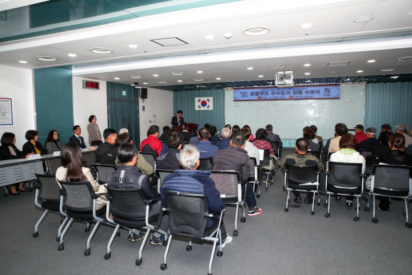 로컬푸드 우수농가 명패 수여식 진행 모습