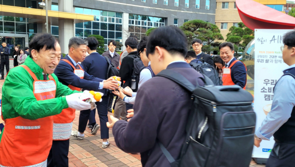 대전고등학교에서 「쌀 한톨에 키 한 Tall」 아침밥 먹기 캠페인 진행 모습