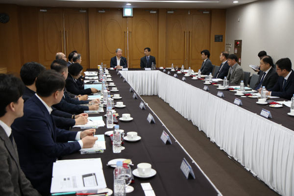 가운데 좌측 대전상의 정태희 회장, 우측 손필훈 대전지방고용노동청장