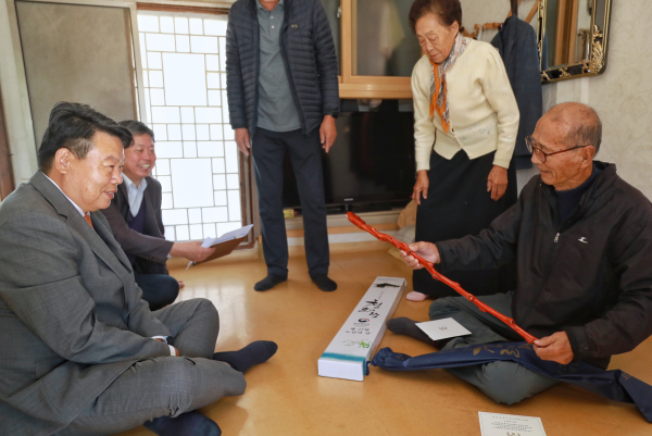 청려장 전달식 (신평면 정OO)