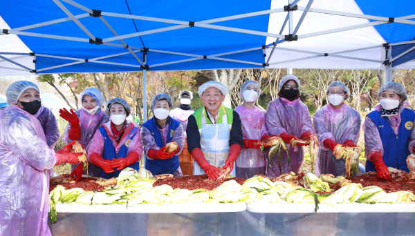 9일 샘머리공원에서 열린 김장대행사 장면