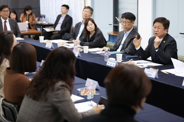 세종시 비오케이아트센터에서 ‘교육감과 함께하는 정책협의회’를 실시하고 있다.