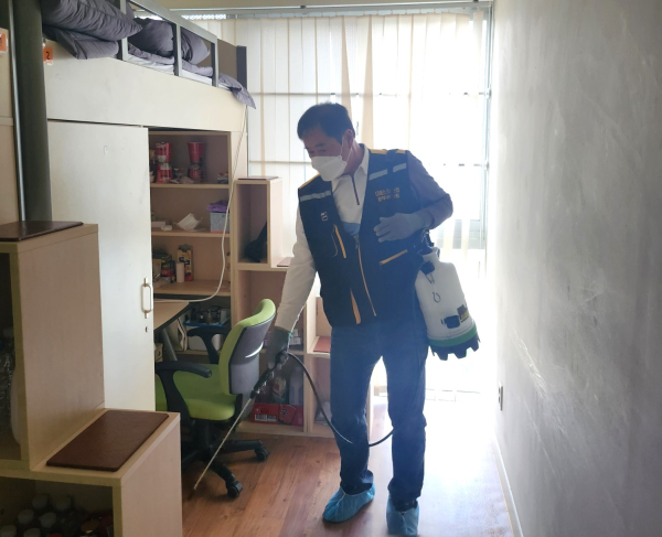 생활관 방역 및 소독 모습