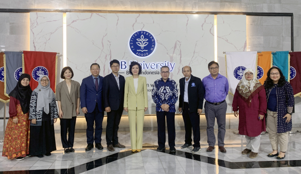 충남대-IPB대학 글로벌 오픈캠퍼스 추진 합의각서 체결식 단체사진