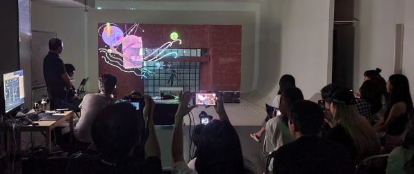 일본 규슈대학에서의 미디어파사드 제작 실습 모습/상명대 제공