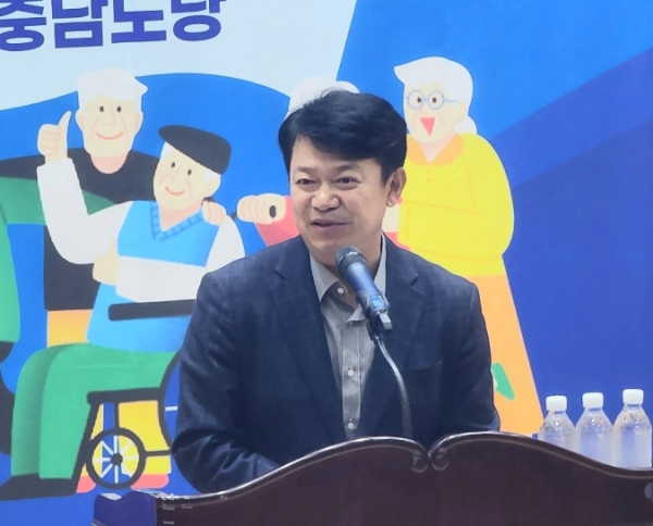 축사에 나선 복기왕 민주당 충남도당 위원장/사진=박동혁 기자