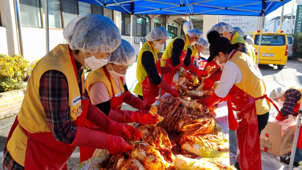 사랑의 김장나눔 봉사활동 현장