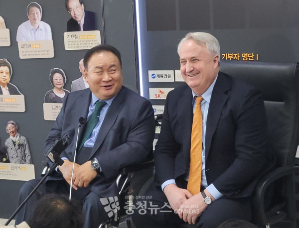 (왼쪽부터)이상민 더불어민주당 의원, 국민의힘 인요한 혁신위원장