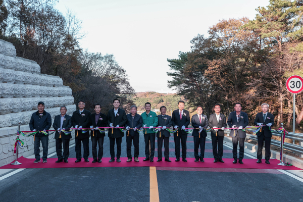 원용선 개통식에서 테이프 커팅식 모습