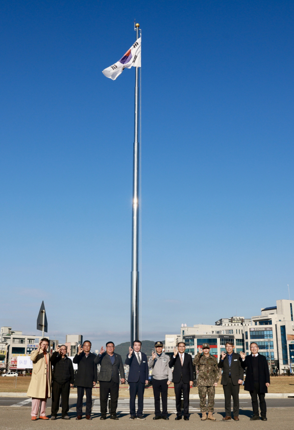 22일 한내로터리 광장에서 국기게양행사 개최