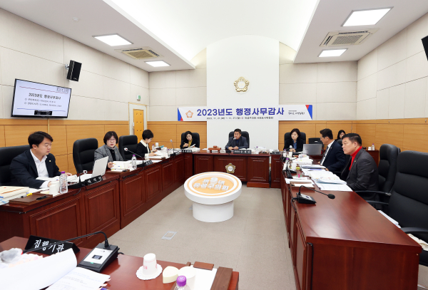 유성구의회 사회도시위원회 행정사무감사 모습