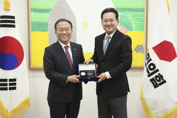 장동혁 의원 우수의원 시상식