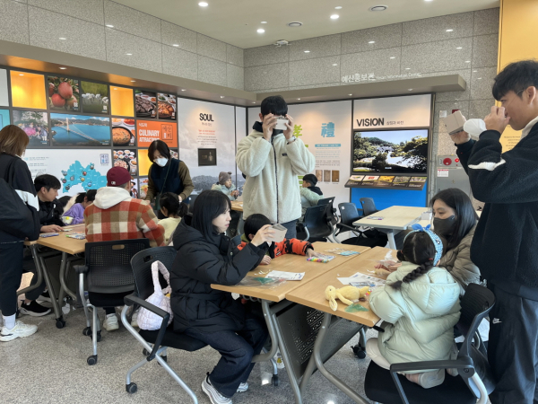 예산보부상박물관 체험 교육 진행 모습