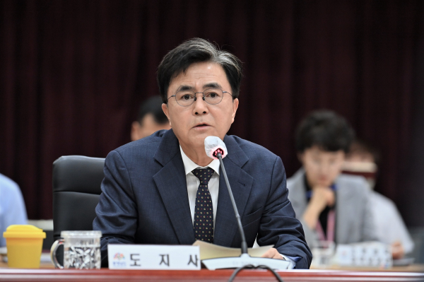 김태흠 충남지사가 1일 도청 대회의실에서 열린 ‘공공기관 주요업무보고회’에서 도내 공공기관장들에게 “‘재정건전성’과 ‘행정효율화’ 확보라는 역할을 망각하지 말 것”을 당부했다.<br>