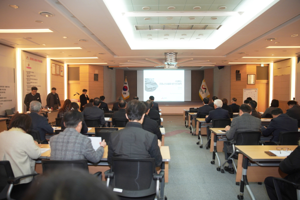 30일 시청 대회의실에서 열린 시내버스 운행노선 효율화 방안 연구용역 최종보고회 모습