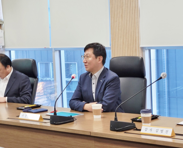 30일 영업개발처(서울시 마포 소재)에서 ‘조폐가 산업이 되다’라는 주제로 세미나를 개최했다. 성창훈 조폐공사 사장이 발언을 이어가고 있다.