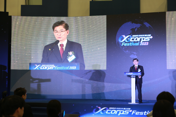 X-Corps+ 페스티벌에서 개회사 중인 황철호 협의회장.