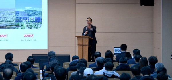 특강을 진행하고 있는 박상돈 시장/백석대 제공