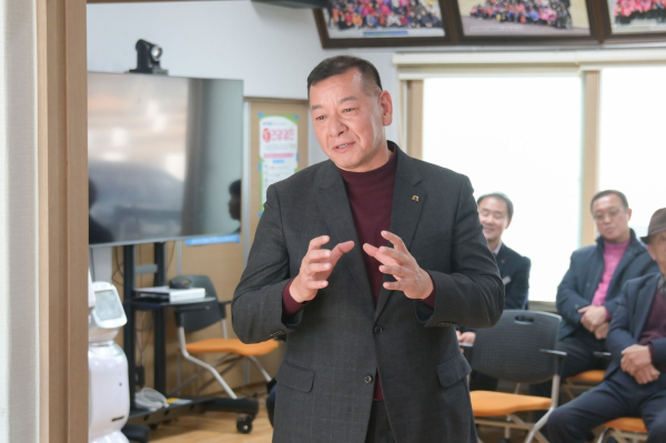 스마트 경로당 스마트팜 새싹인삼 시식회 진행 모습