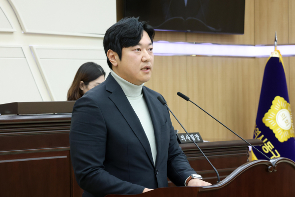 박철용 의원 「지방의회법 제정 촉구 건의안」 제안설명 모습