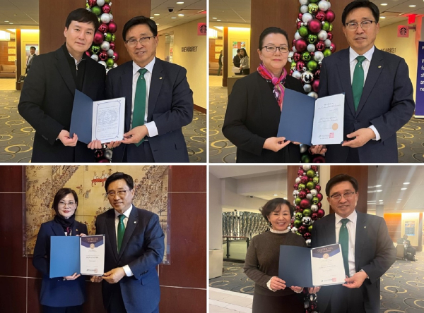 저탄소 식생활 홍보대사 임명식 * (좌측 위 사진) 문준호 미동부한식세계화추진위원회 회장(좌측), 한국농수산식품유통공사 김춘진 사장(우측),(우측 위 사진) 이영미 북미주한식세계화총연합회 회장(좌측), 한국농수산식품유통공사 김춘진 사장(우측), (좌측 아래 사진) 윤영실 미한기업인친선포럼 대표(좌측),한국농수산식품유통공사 김춘진 사장(우측), (우측 아래 사진) 노명화 Global America Business Institute 대표(좌측), 한국농수산식품유통공사 김춘진 사장(우측)